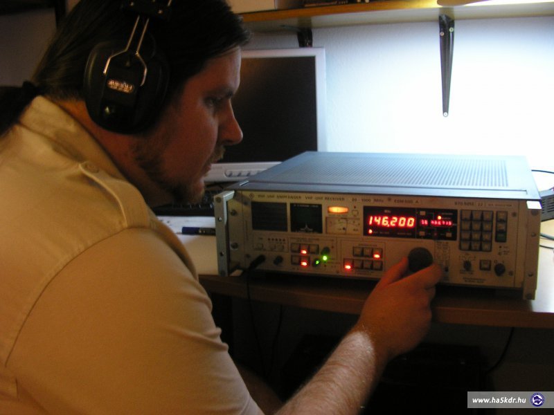 ESM 500-A VHF-UHF mérővevő.