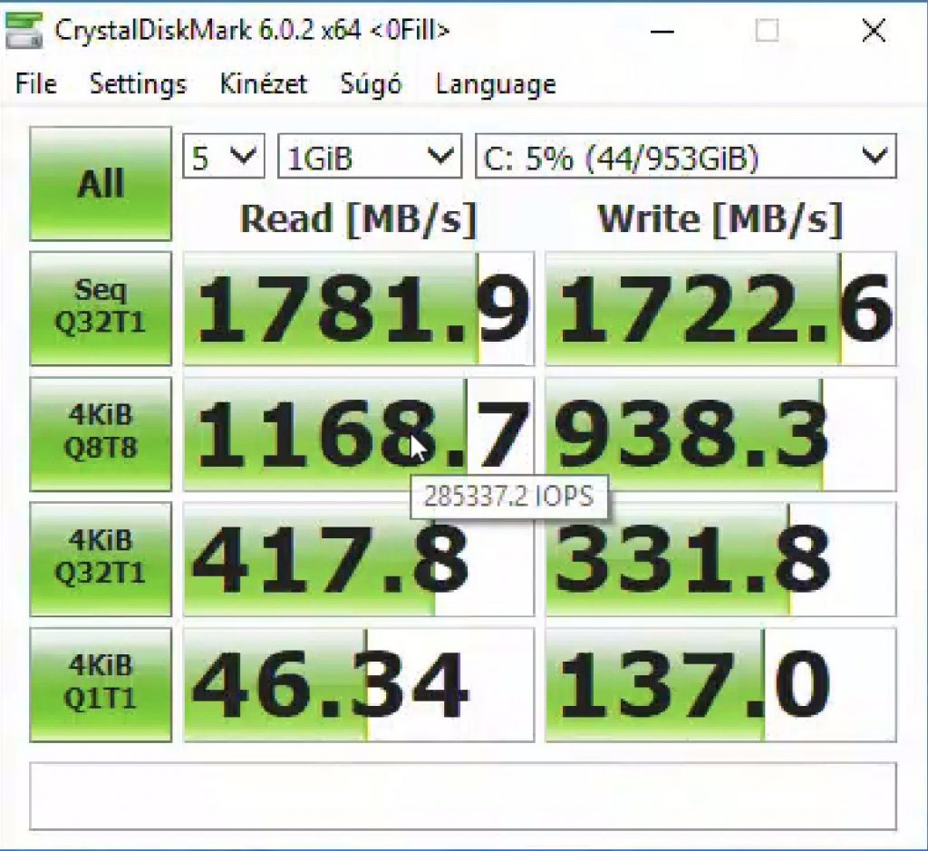 CrystalDiskMark program eredmény ablaka, 1781 / 1722 MB/s olvasás / írás eredmény.